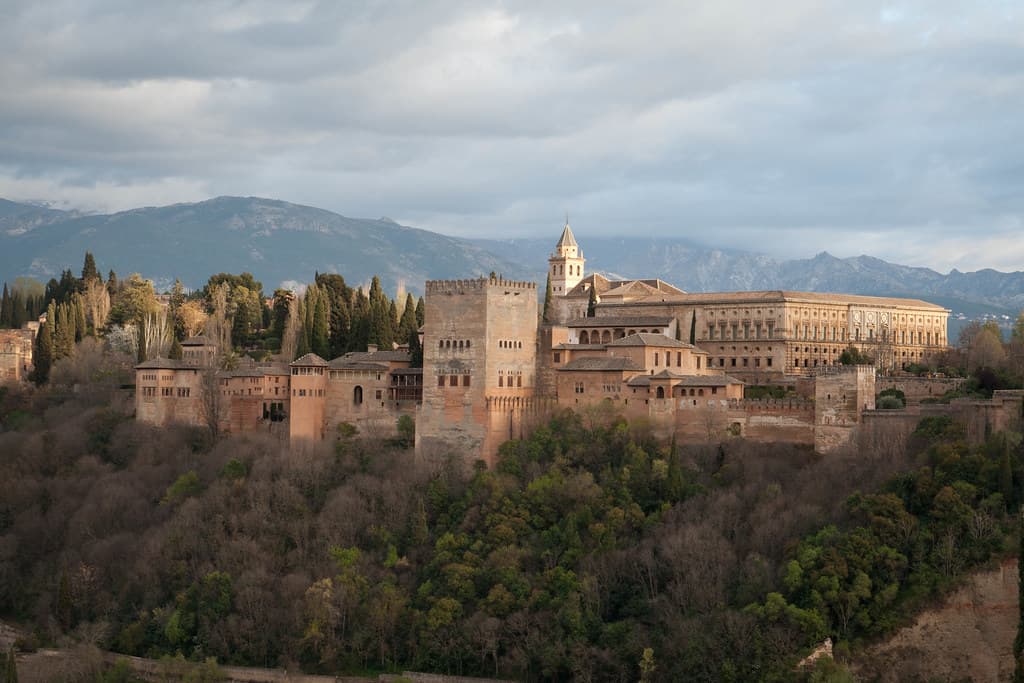 Alhambra al completo con Palacios Nazaríes - Granada Tours