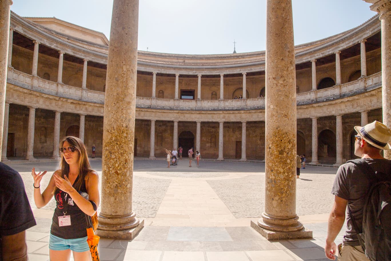 Free walking tour around of Granada